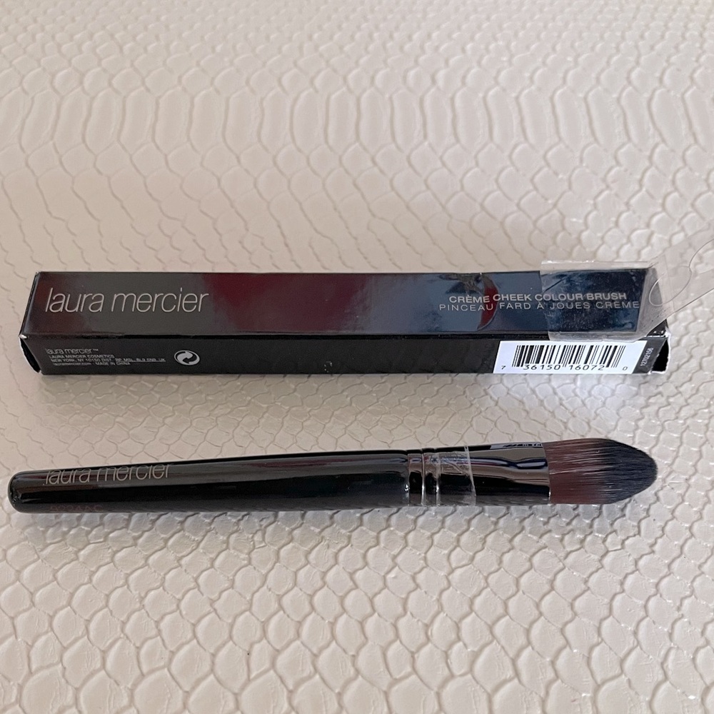 NIB - Laura Mercier cream cheek color brush